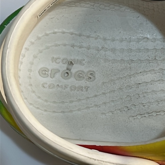 Crocs Rainbow Tie Dye Unisex Clog Sandals Children’s Size 10 - Picture 3 of 8